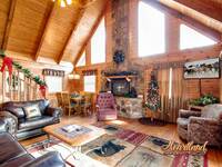 2 Bedroom Pet Friendly Cabin in Pigeon Forge decorated for Christmas